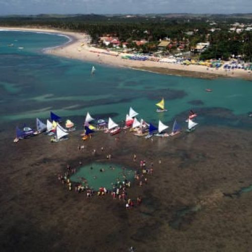 Vista aérea das piscinas naturais da praia de Porto de Galinhas.