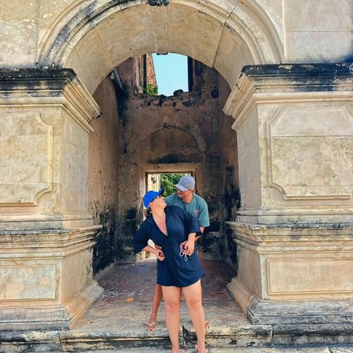 Banco de areia extenso a entrar pelo mar na Pontinha de Lucena durante a maré baixa.